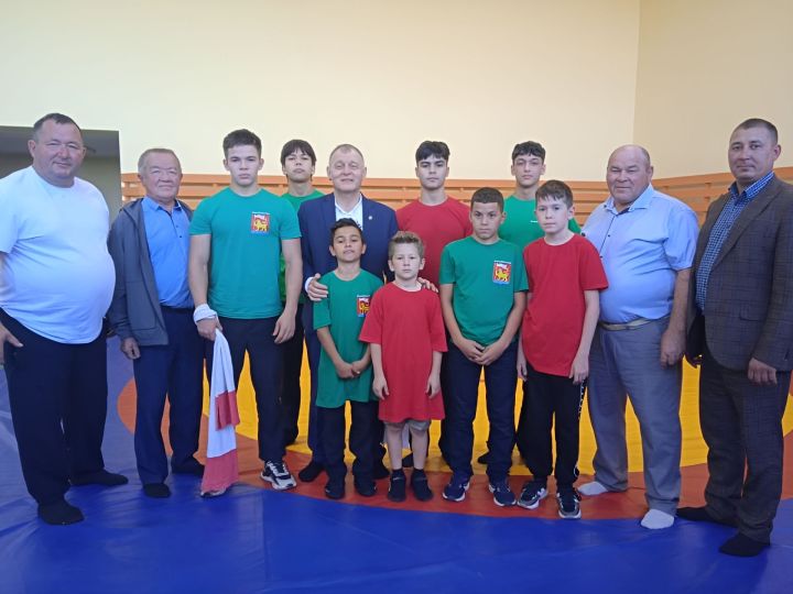 Рабочий визит: Как проходит подготовка юных спортсменов в Тукаевском районе