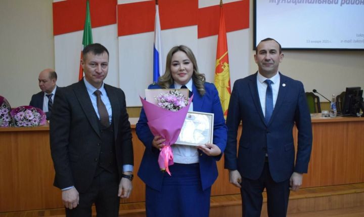 Помощнику прокурора Тукаевского района Республики Татарстан Гулине Хайруллиной вручили Благодарственное письмо