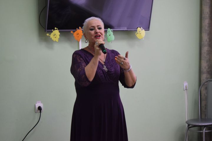 Камил Нәҗмиев интернатта яшәүче өлкәннәр белән очрашты