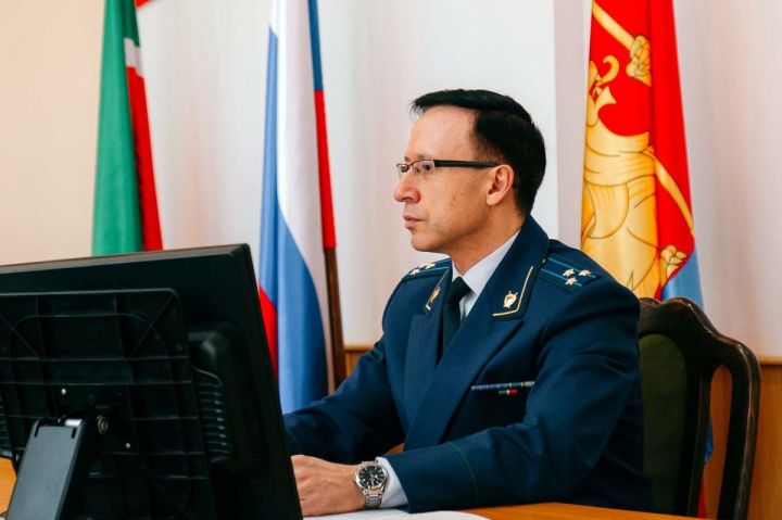 Прокурор района поздравил с Днем судебных приставов