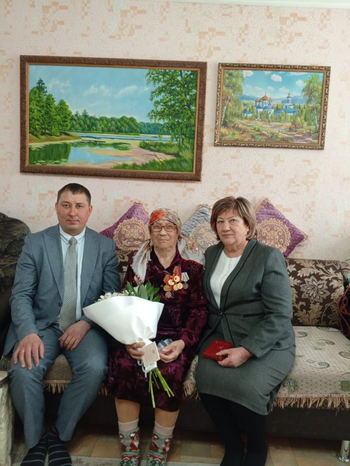 Юбилейные медали были вручены труженикам тыла Бурдинского сельского поселения