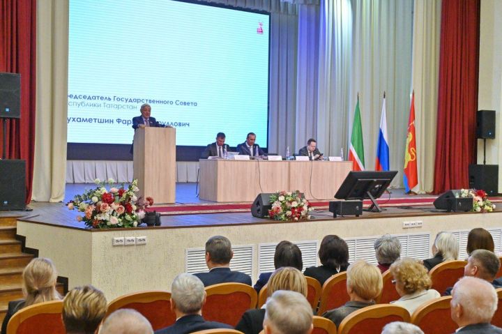 Фәрит Мөхәммәтшин Тукай районы Советының хисап сессиясендә катнашты