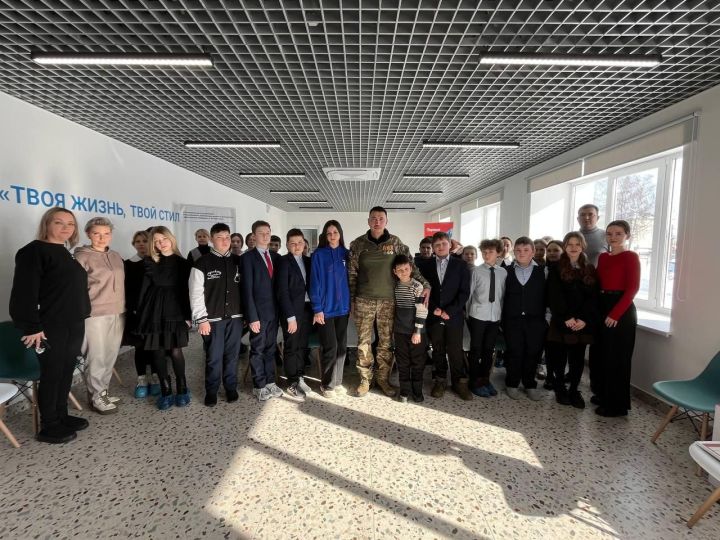 Укучылар район герое белән очраштылар