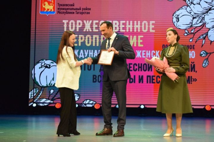8 марта  - в ДК «Энергетик» провели праздник