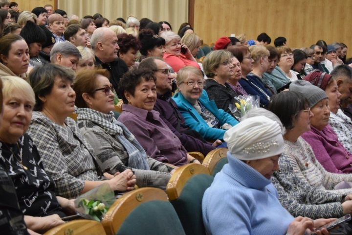 8 марта  - в ДК «Энергетик» провели праздник