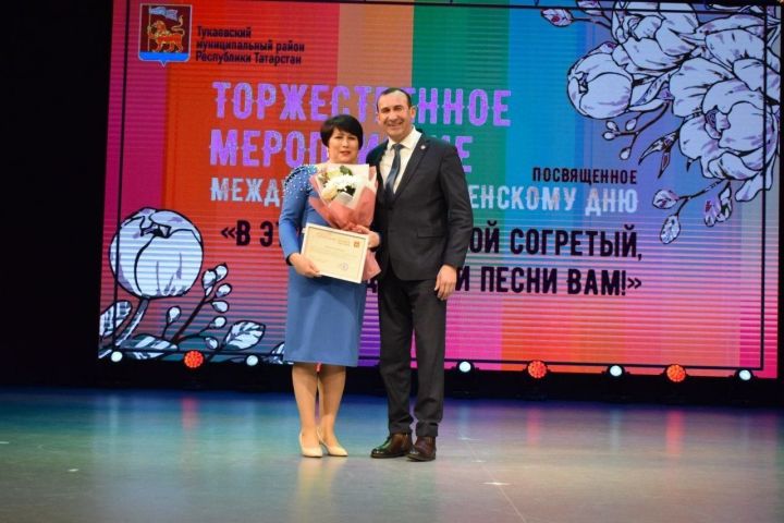 8 марта  - в ДК «Энергетик» провели праздник