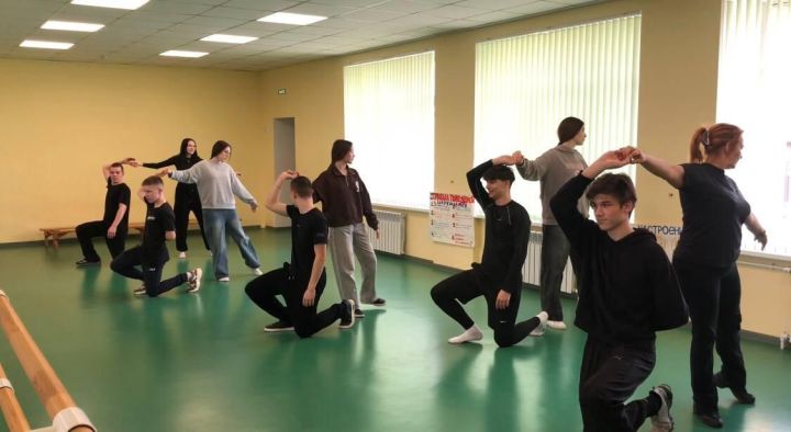 Уку елы ахырына якынлаша һәм имтиханнар, соңгы кыңгырау, чыгарылыш