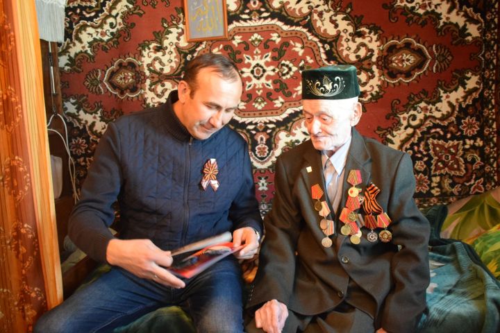 Руководитель Исполнительного комитета Тукаевского района Камиль Назмиев встретился с ветеранами