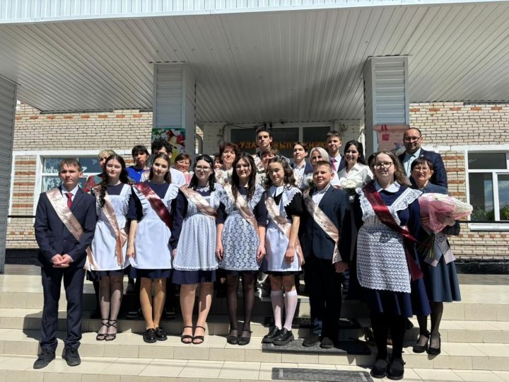 Күңелләрдә мәңге кал син, соңгы кыңгырау чыңы...