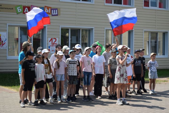 Камиль Назмиев прздравил с Днем России