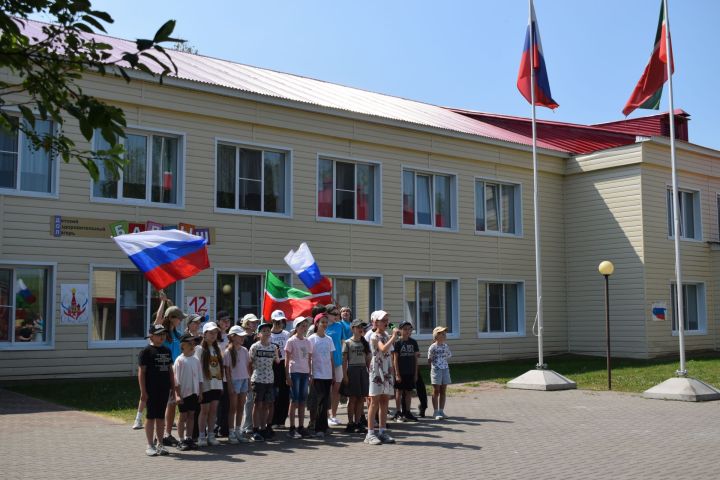 «Балкыш» лагерында Россия көне уңаеннан якты бәйрәм узды