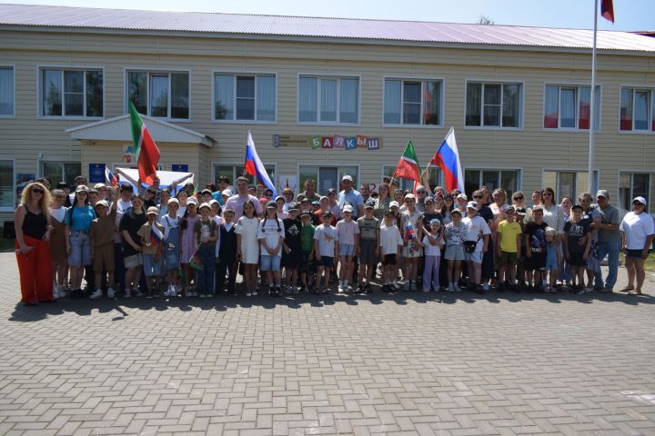 «Балкыш» лагерында Россия көне уңаеннан якты бәйрәм узды