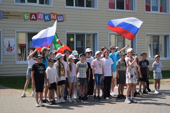 «Балкыш» лагерында Россия көне уңаеннан якты бәйрәм узды