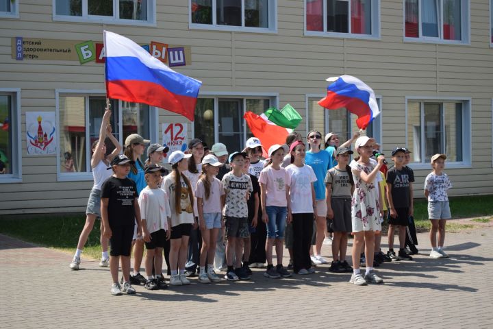 «Балкыш» лагерында Россия көне уңаеннан якты бәйрәм узды
