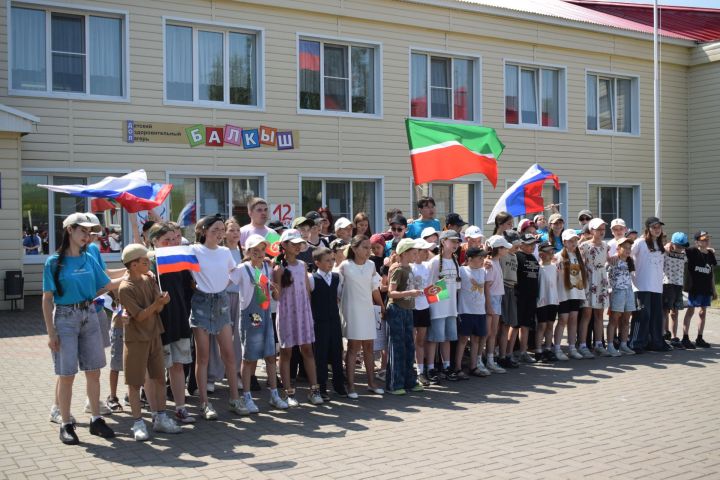 «Балкыш» лагерында Россия көне уңаеннан якты бәйрәм узды
