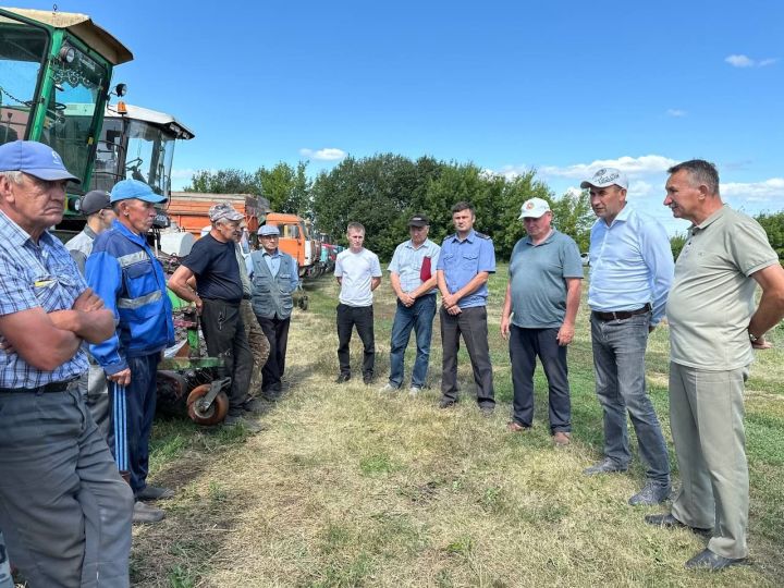 Руководитель Тукаевского района проверил ход уборочной кампании