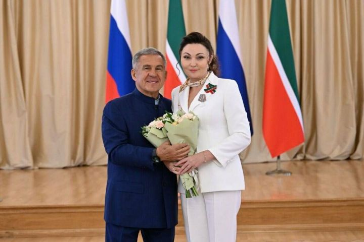 Ведущая Tatarstan Today Дина Газалиева награждена медалью «За доблестный труд»