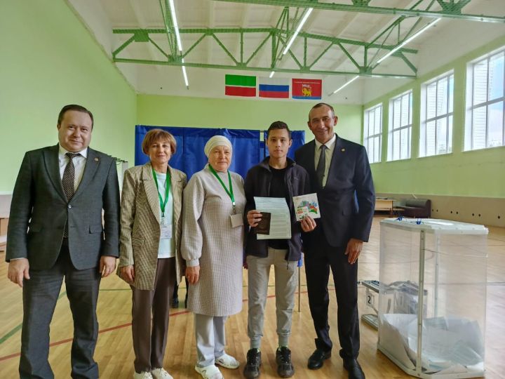 Киләчәкнең беренче тавышлары!