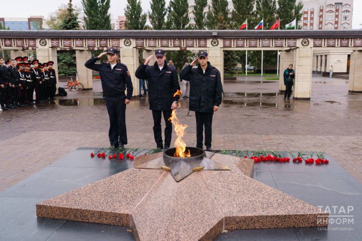 Школьники, студенты и общественники Казани присоединились к акции против терроризма