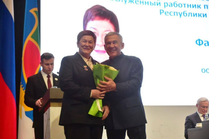 Рөстәм Миңнеханов Чаллыда хезмәт казанышлары өчен дәүләт бүләкләре тапшырды