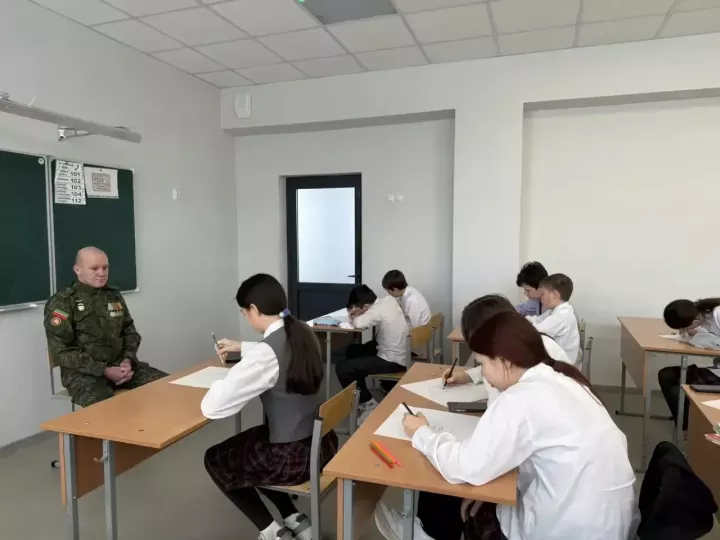 Школьники присоединились к Всероссийской акции «Портрет Героя»