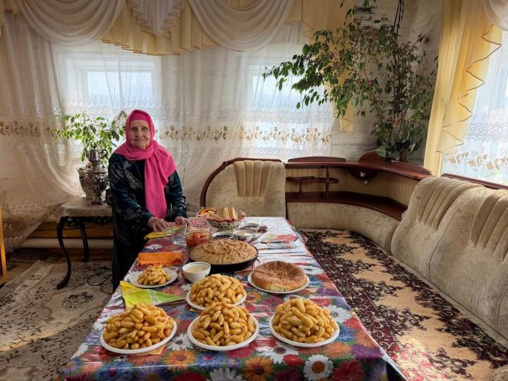 «Пока еще жива» - 91-летняя бабушка Тукаевского района мечтает приготовить чак-чак для бойцов СВО