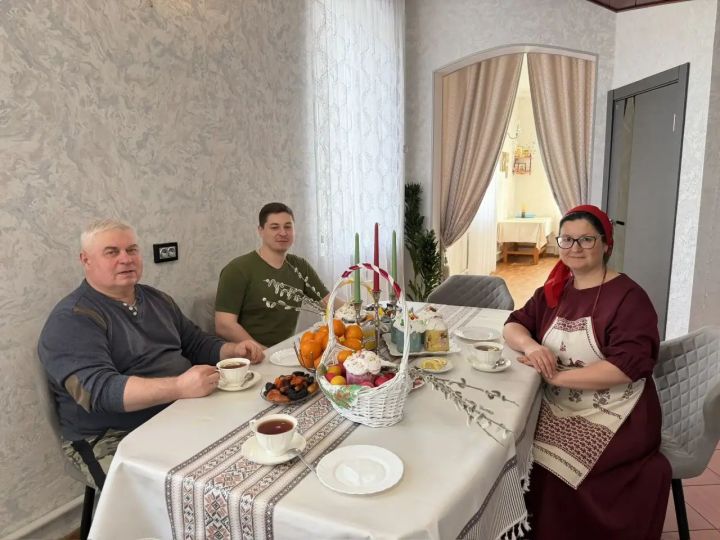 «Кешеләргә сөенеч өләшә торган бәйрәм»: Галина Казанцеваның туганнары Пасханы ничек каршылый?