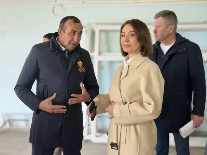 Альфия Когогина проверила ход капитального ремонта школы в поселке Новый