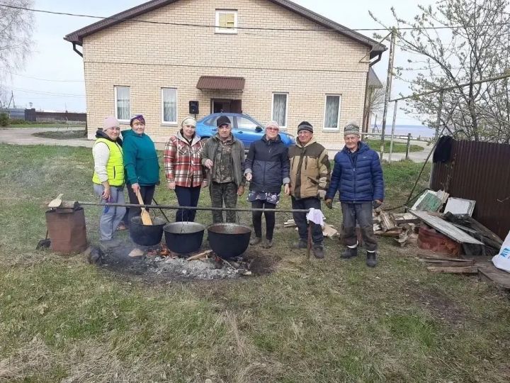 Боерган халкы язны кайнар ботка белән каршы алды