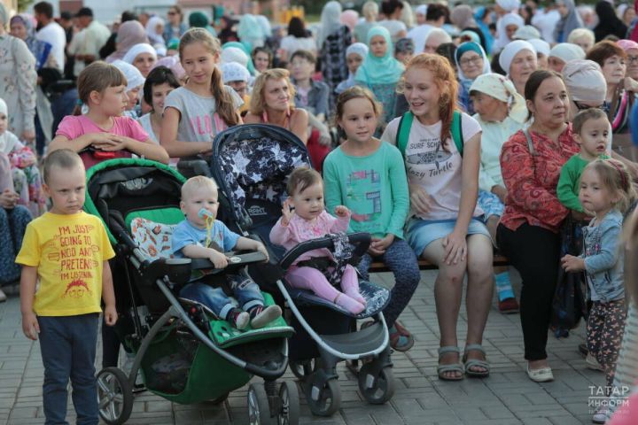 Более 173 тысяч детей в Татарстане получают единое пособие
