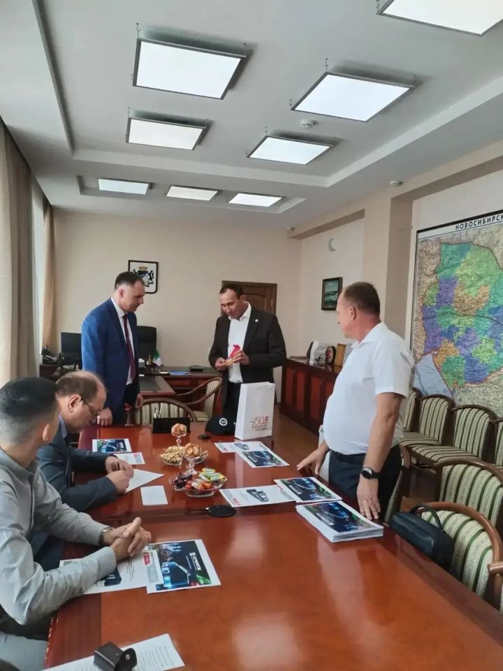 Камиль Назмиев презентовал технику Тукаевского района руководству Новосибирска