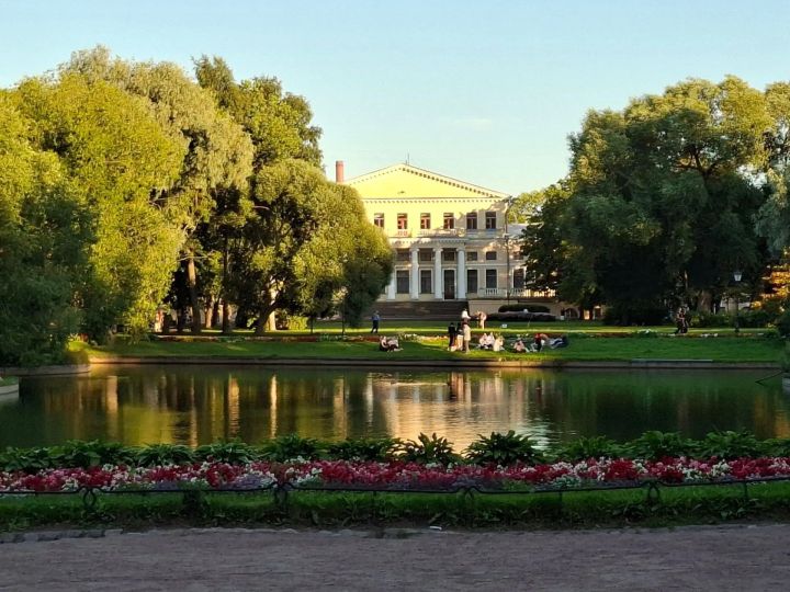 Санкт-Петербургта сәяхәт: шәһәрнең иң матур урыннарын барладык