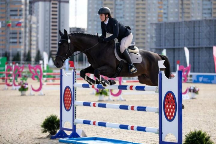 Ирина Федотова выиграла абсолютное первенство на конных соревнованиях в Казани