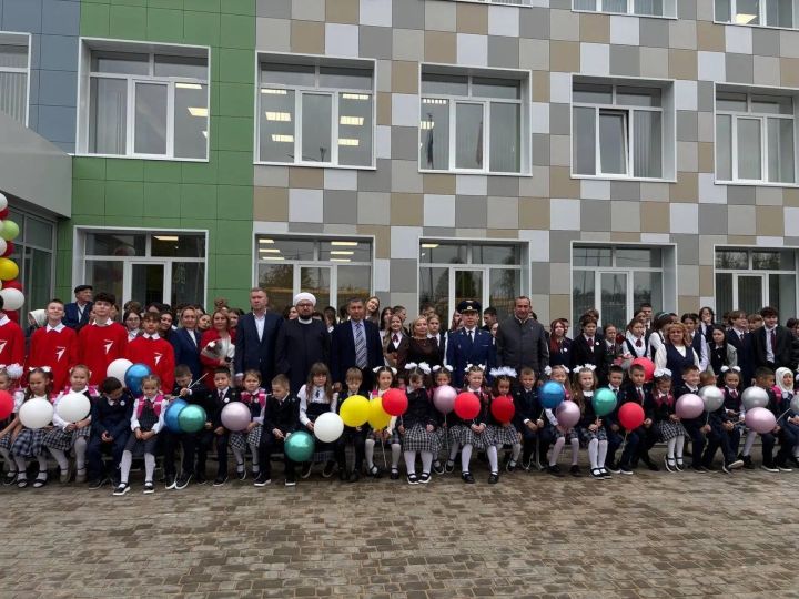 Авыл белән бергә үскән мәктәп:  масштаблы ремонттан соң Белем көне